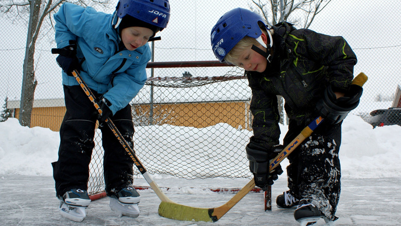 Hockeyspelande barn